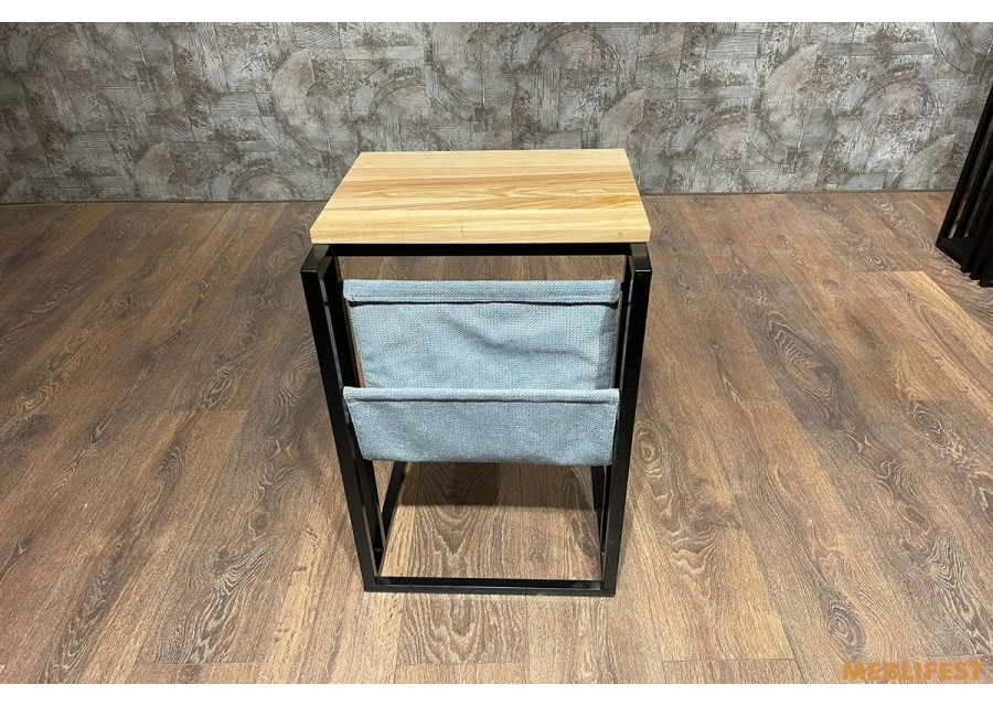 Приліжковий столик 