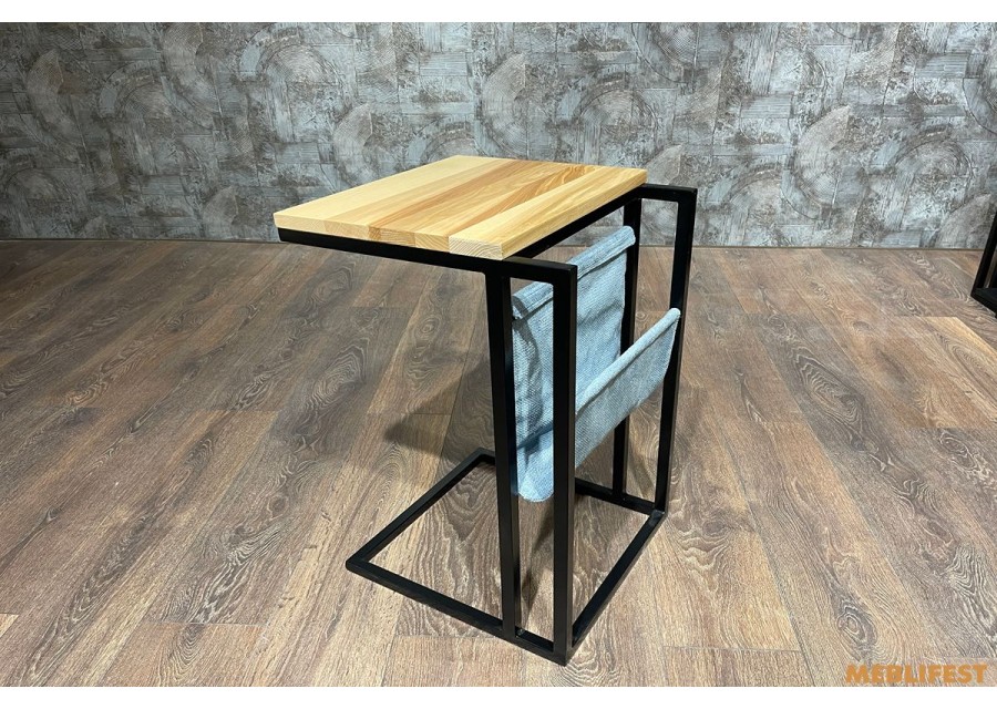 Приліжковий столик 